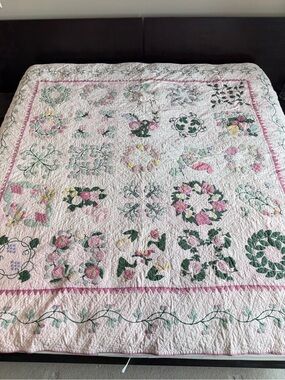 Vintage Bride’s Quilt Style Appliqué Quilt Pastel Cottagecore Floral Coverlet